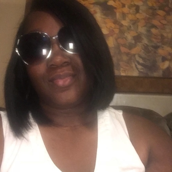 Meet your Posher, Etiffany - Picture 1 of 1